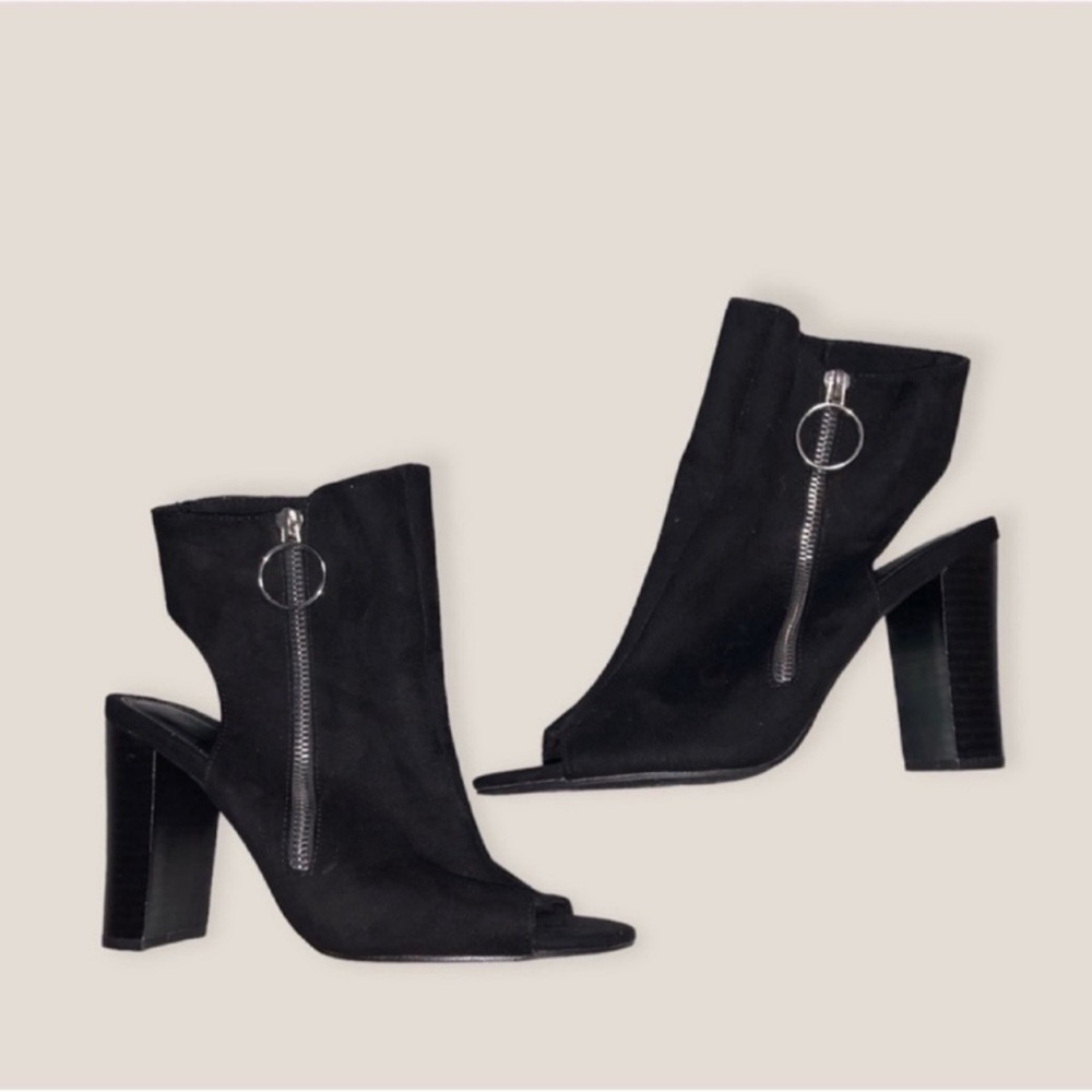 Forever 21 Black Heeled Boots with Chunky Heel and Open Toe